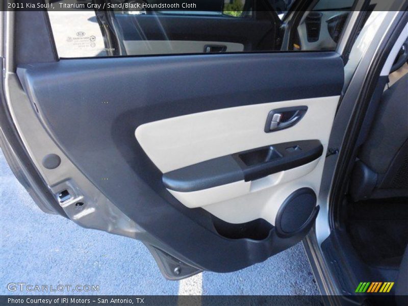 Titanium Gray / Sand/Black Houndstooth Cloth 2011 Kia Soul !