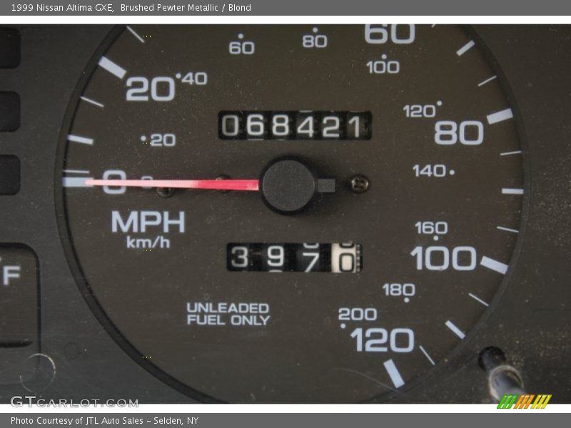 Brushed Pewter Metallic / Blond 1999 Nissan Altima GXE