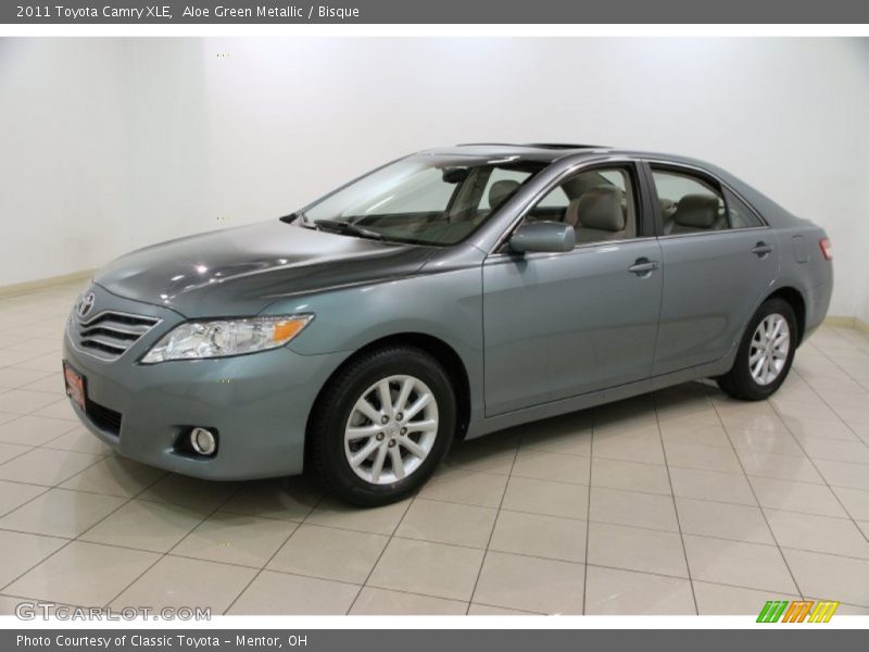 Aloe Green Metallic / Bisque 2011 Toyota Camry XLE