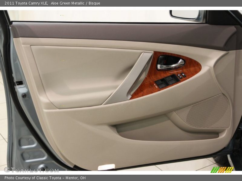 Aloe Green Metallic / Bisque 2011 Toyota Camry XLE