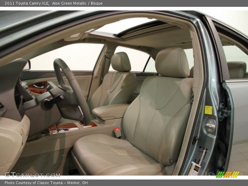 Aloe Green Metallic / Bisque 2011 Toyota Camry XLE
