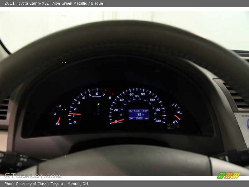 Aloe Green Metallic / Bisque 2011 Toyota Camry XLE