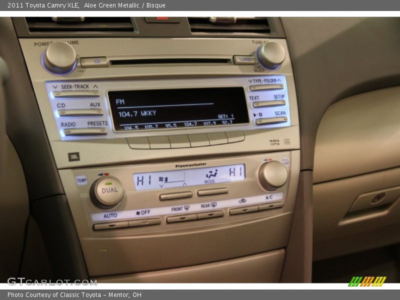 Aloe Green Metallic / Bisque 2011 Toyota Camry XLE