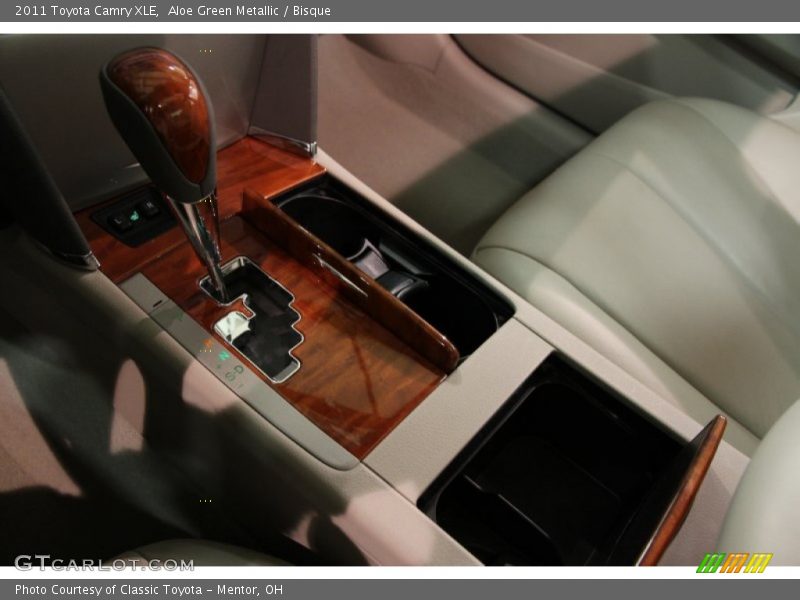 Aloe Green Metallic / Bisque 2011 Toyota Camry XLE