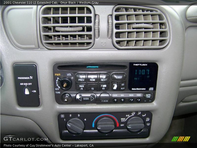 Onyx Black / Medium Gray 2001 Chevrolet S10 LS Extended Cab