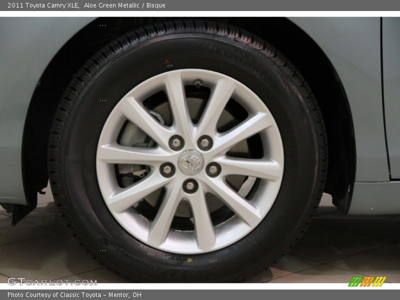 Aloe Green Metallic / Bisque 2011 Toyota Camry XLE