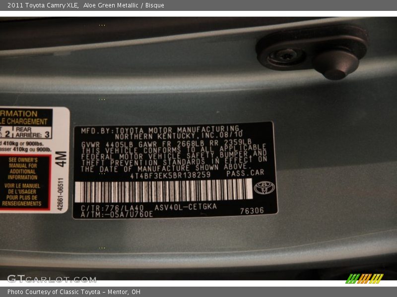 Aloe Green Metallic / Bisque 2011 Toyota Camry XLE