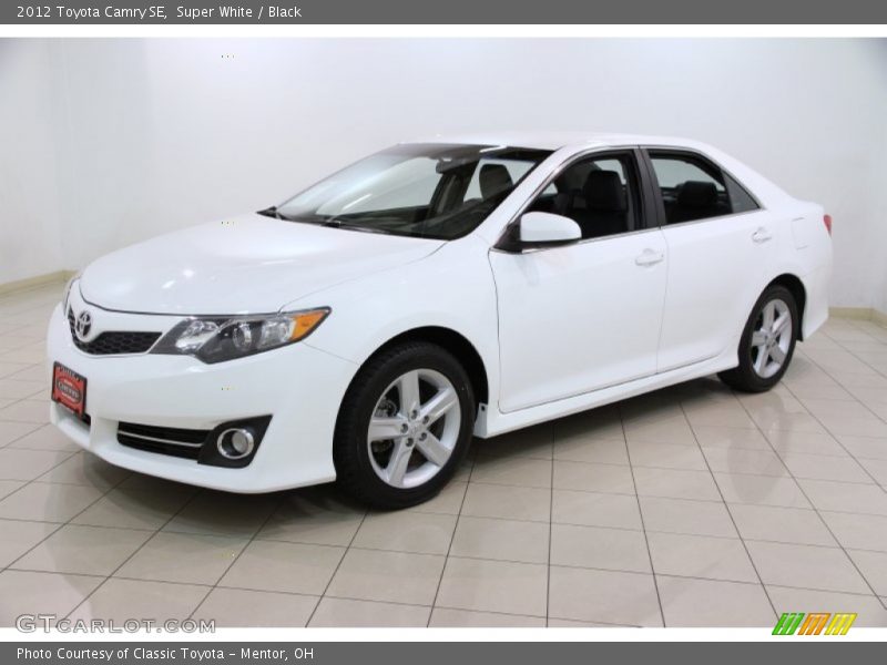 Super White / Black 2012 Toyota Camry SE