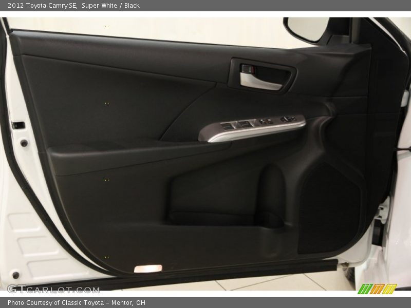 Super White / Black 2012 Toyota Camry SE