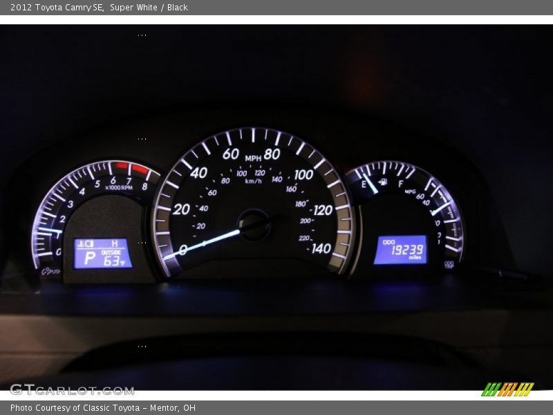 Super White / Black 2012 Toyota Camry SE
