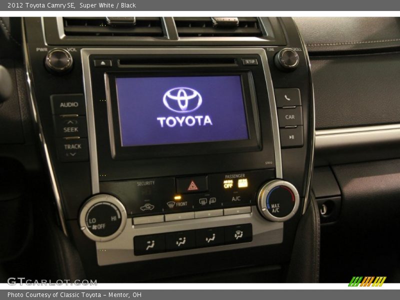 Super White / Black 2012 Toyota Camry SE