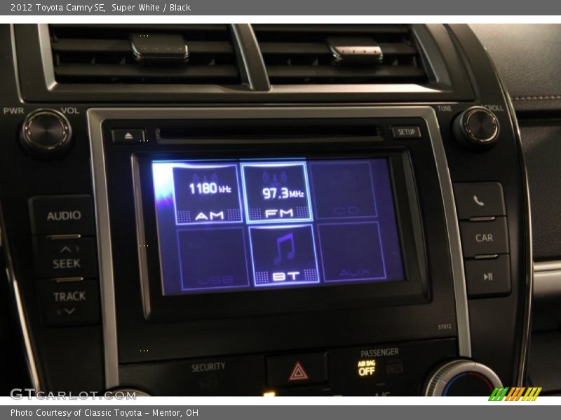 Super White / Black 2012 Toyota Camry SE