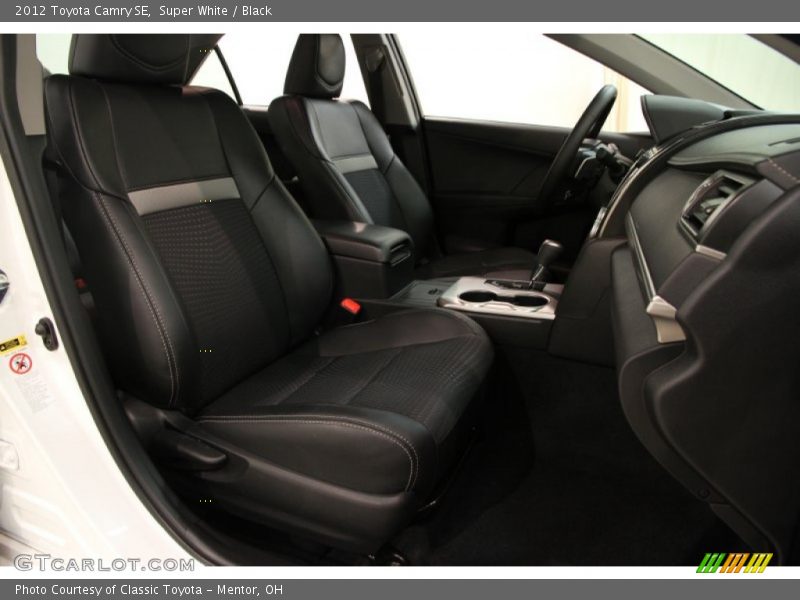 Super White / Black 2012 Toyota Camry SE
