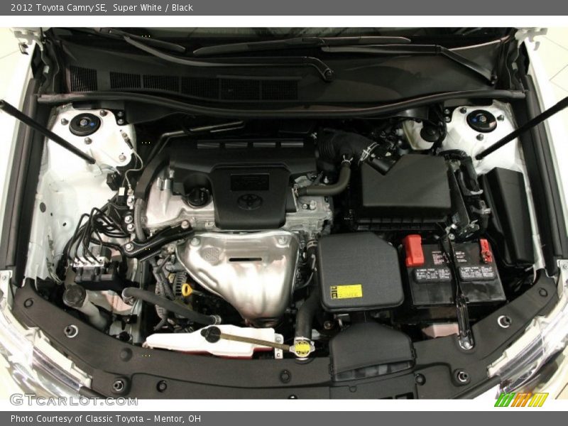 Super White / Black 2012 Toyota Camry SE
