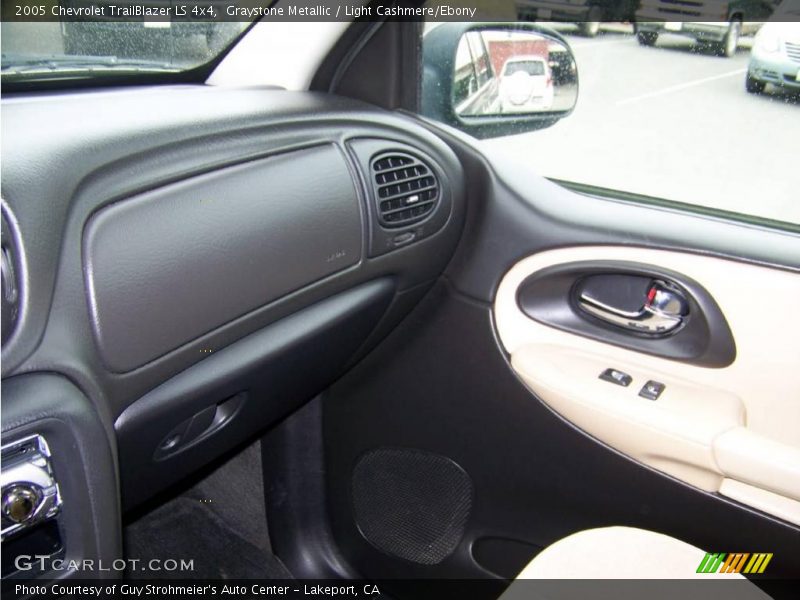 Graystone Metallic / Light Cashmere/Ebony 2005 Chevrolet TrailBlazer LS 4x4
