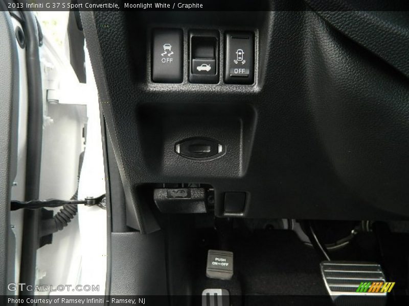 Moonlight White / Graphite 2013 Infiniti G 37 S Sport Convertible
