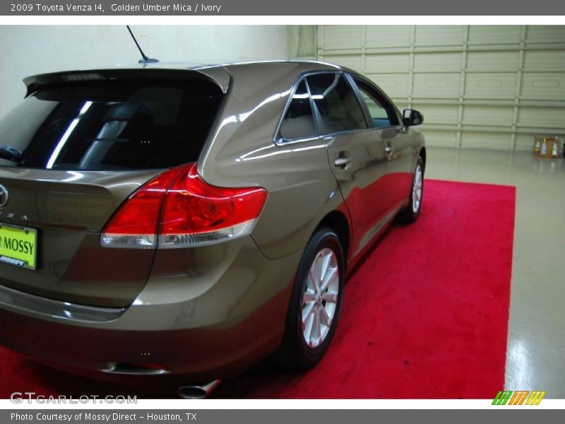 Golden Umber Mica / Ivory 2009 Toyota Venza I4