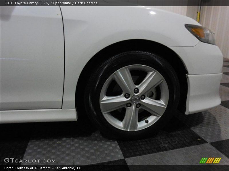 Super White / Dark Charcoal 2010 Toyota Camry SE V6