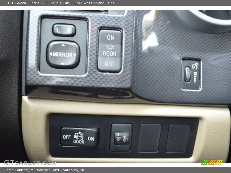Super White / Sand Beige 2011 Toyota Tundra X-SP Double Cab