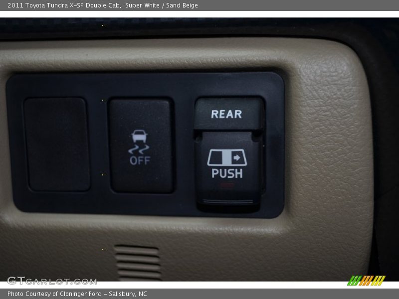 Super White / Sand Beige 2011 Toyota Tundra X-SP Double Cab