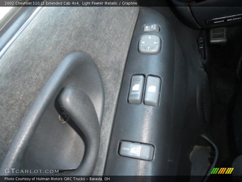 Light Pewter Metallic / Graphite 2002 Chevrolet S10 LS Extended Cab 4x4