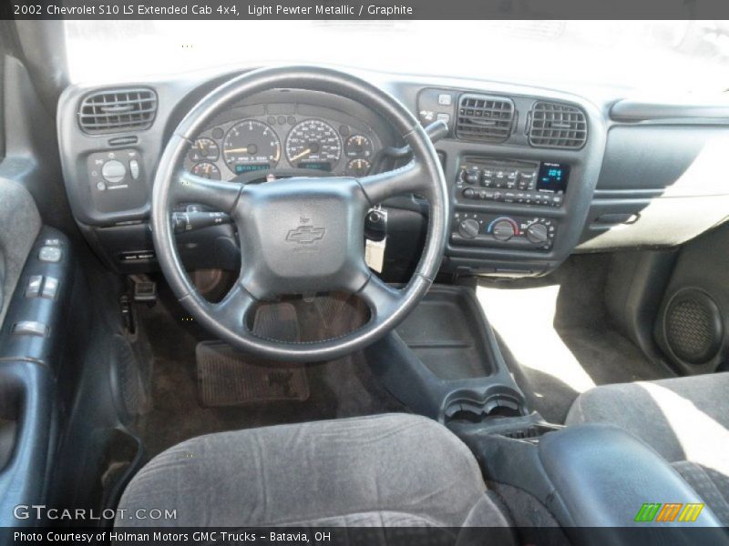 Light Pewter Metallic / Graphite 2002 Chevrolet S10 LS Extended Cab 4x4