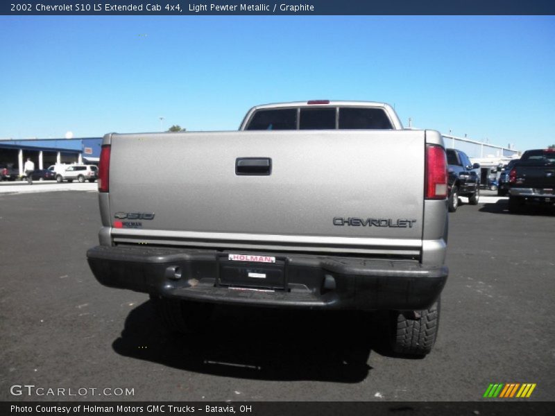 Light Pewter Metallic / Graphite 2002 Chevrolet S10 LS Extended Cab 4x4