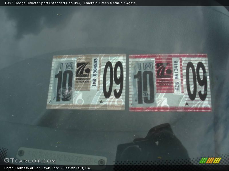Emerald Green Metallic / Agate 1997 Dodge Dakota Sport Extended Cab 4x4