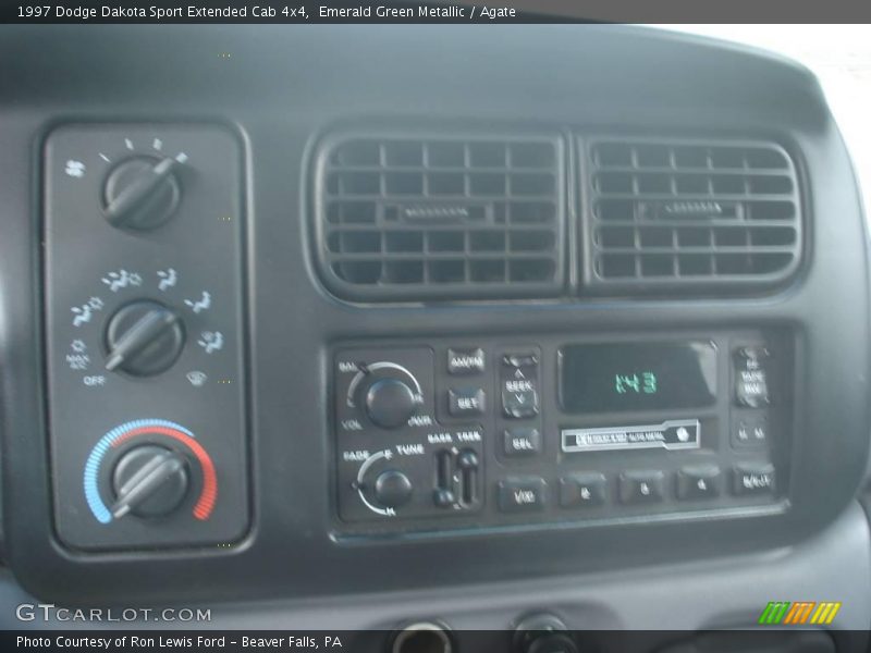 Emerald Green Metallic / Agate 1997 Dodge Dakota Sport Extended Cab 4x4