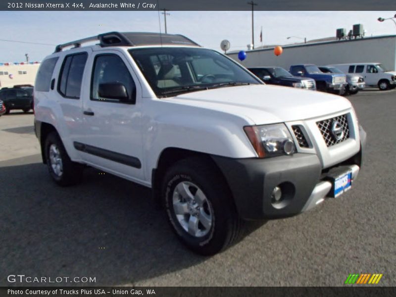 Avalanche White / Gray 2012 Nissan Xterra X 4x4