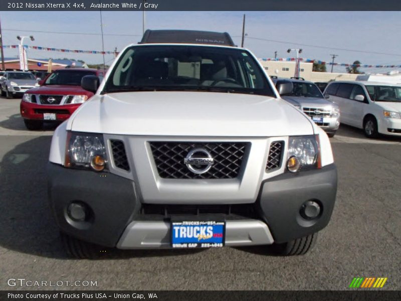 Avalanche White / Gray 2012 Nissan Xterra X 4x4