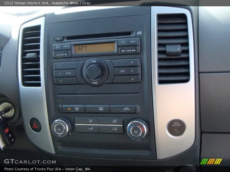 Avalanche White / Gray 2012 Nissan Xterra X 4x4