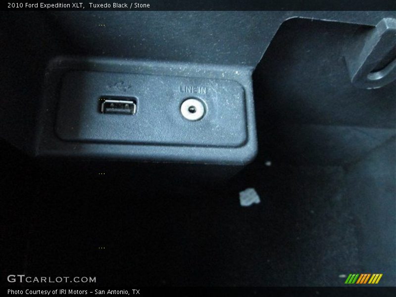 Tuxedo Black / Stone 2010 Ford Expedition XLT