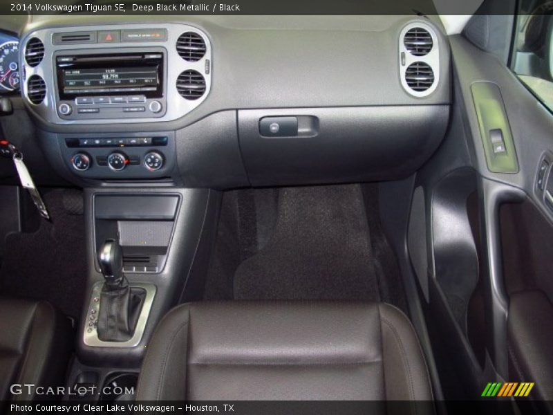 Deep Black Metallic / Black 2014 Volkswagen Tiguan SE