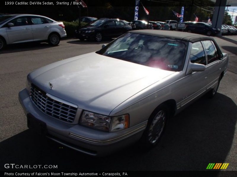 Sterling / Black 1999 Cadillac DeVille Sedan