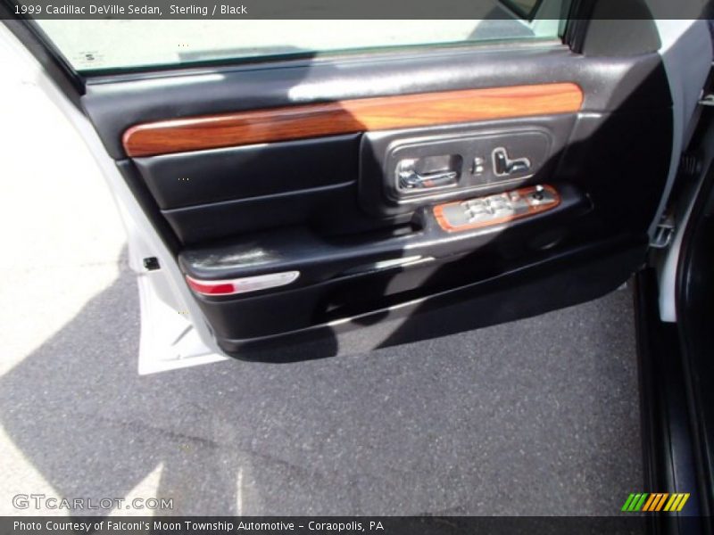Sterling / Black 1999 Cadillac DeVille Sedan