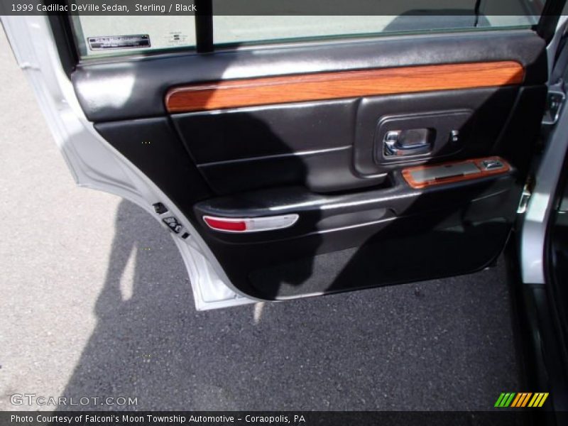 Sterling / Black 1999 Cadillac DeVille Sedan