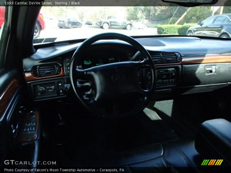 Sterling / Black 1999 Cadillac DeVille Sedan