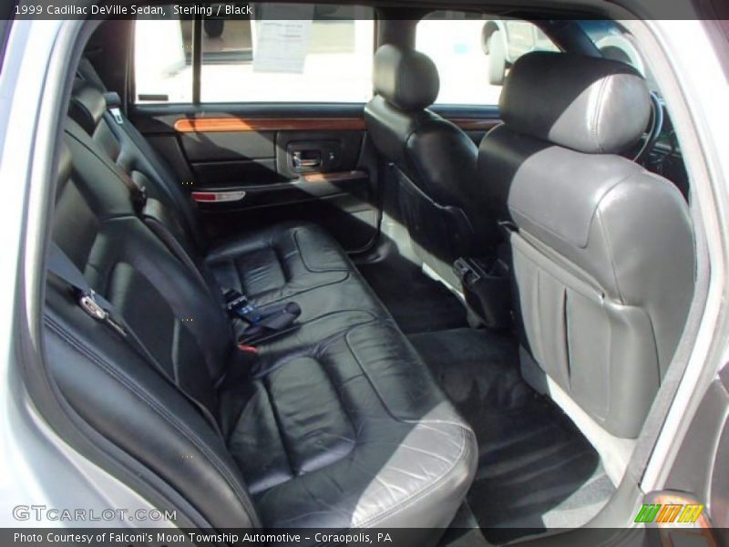 Sterling / Black 1999 Cadillac DeVille Sedan