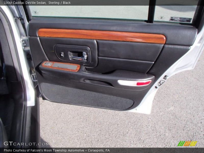 Sterling / Black 1999 Cadillac DeVille Sedan