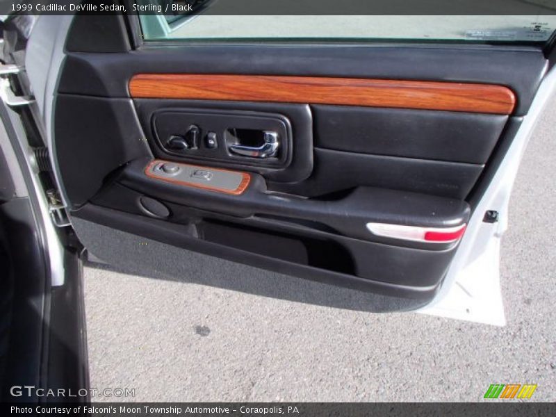 Sterling / Black 1999 Cadillac DeVille Sedan