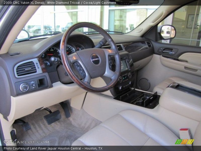White Diamond Tricoat / Cocoa/Light Cashmere 2009 GMC Yukon XL Denali
