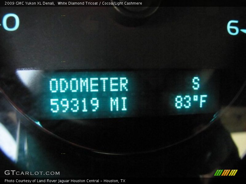 White Diamond Tricoat / Cocoa/Light Cashmere 2009 GMC Yukon XL Denali