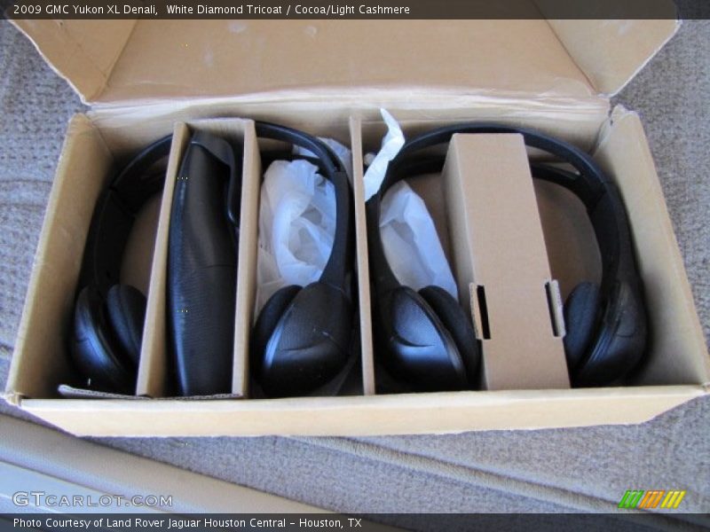 White Diamond Tricoat / Cocoa/Light Cashmere 2009 GMC Yukon XL Denali