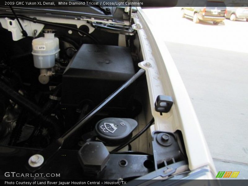 White Diamond Tricoat / Cocoa/Light Cashmere 2009 GMC Yukon XL Denali