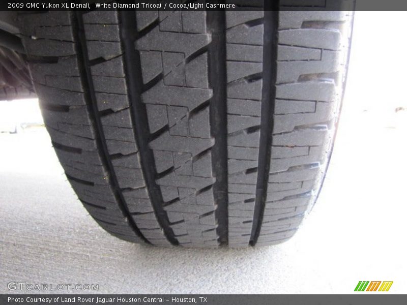 White Diamond Tricoat / Cocoa/Light Cashmere 2009 GMC Yukon XL Denali