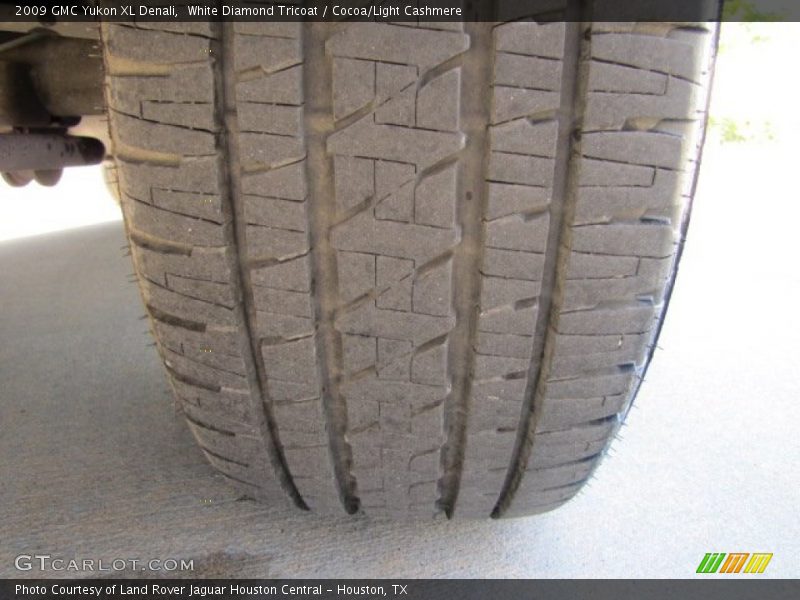White Diamond Tricoat / Cocoa/Light Cashmere 2009 GMC Yukon XL Denali