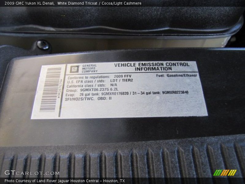 White Diamond Tricoat / Cocoa/Light Cashmere 2009 GMC Yukon XL Denali