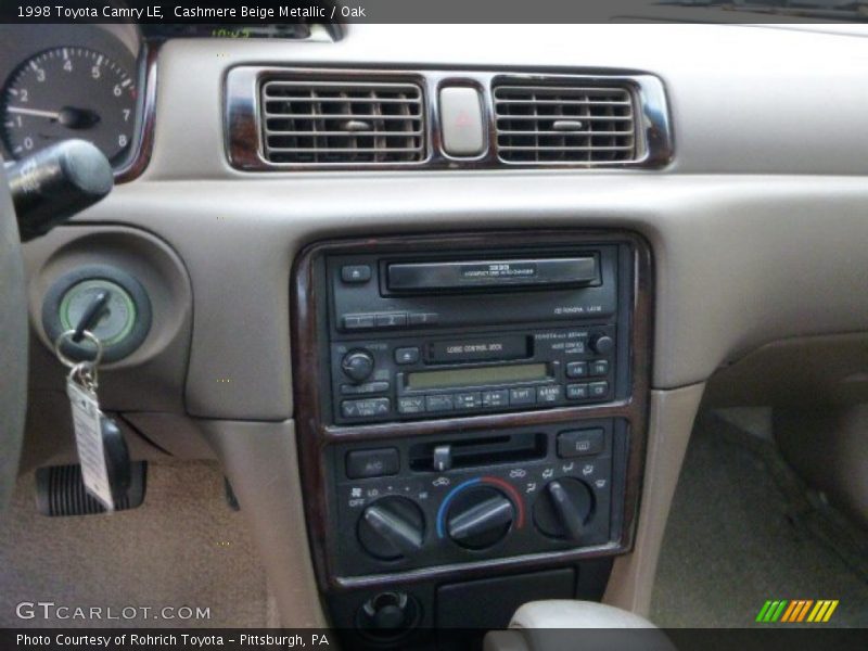 Cashmere Beige Metallic / Oak 1998 Toyota Camry LE