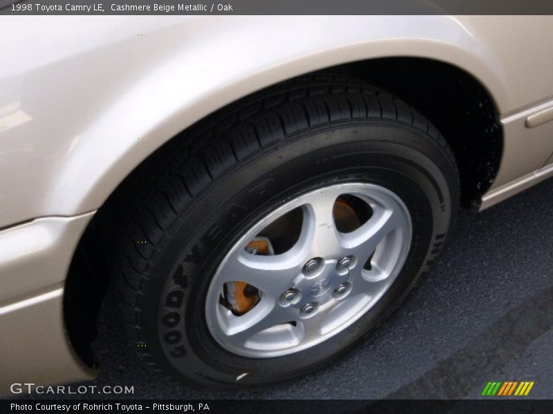 Cashmere Beige Metallic / Oak 1998 Toyota Camry LE